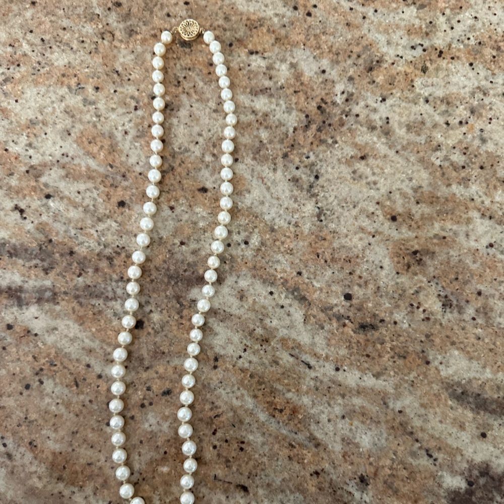 Genuine cultured pearl necklace